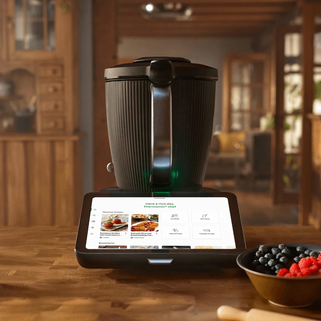 Family saving time cooking with Thermomix